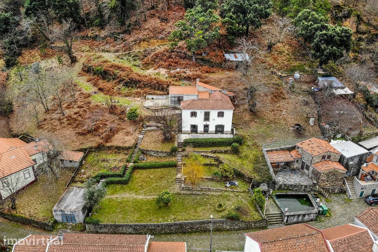 Encantadora Moradia Isolada: Harmonia, Conforto e Natureza a Poucos Mi - Grande imagem: 3/23