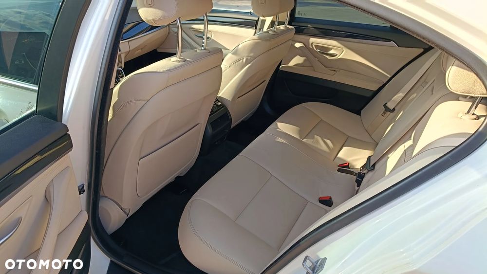 BMW Seria 5 530d xDrive Modern Line - 23