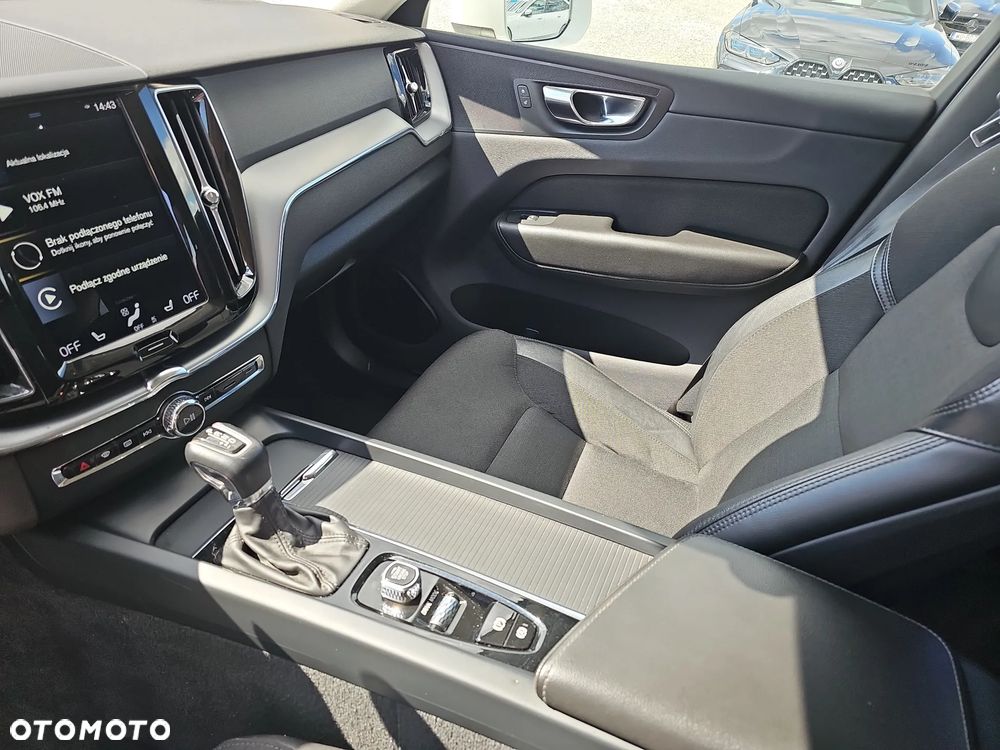 Volvo XC 60 T4 Momentum Pro - 16