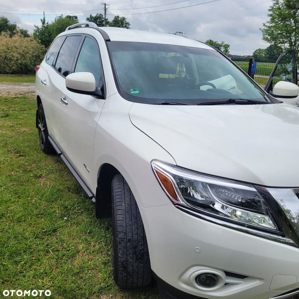 Nissan Pathfinder - 2