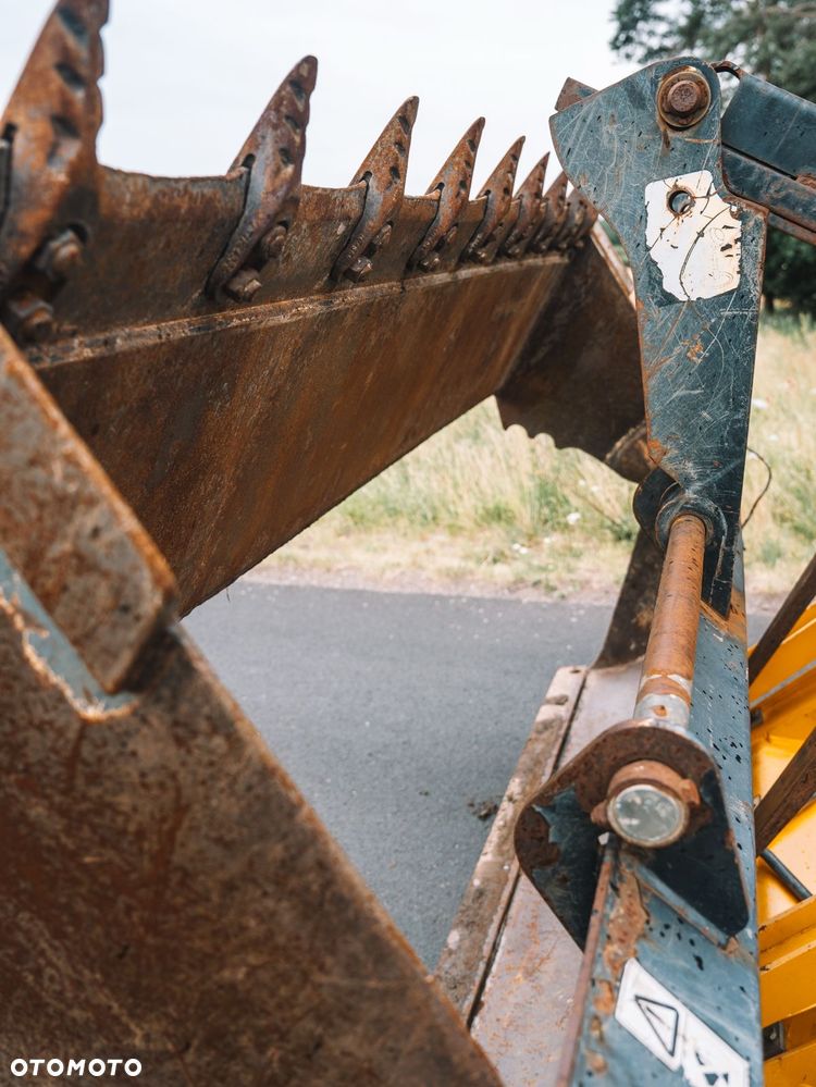 JCB 4CX - 17