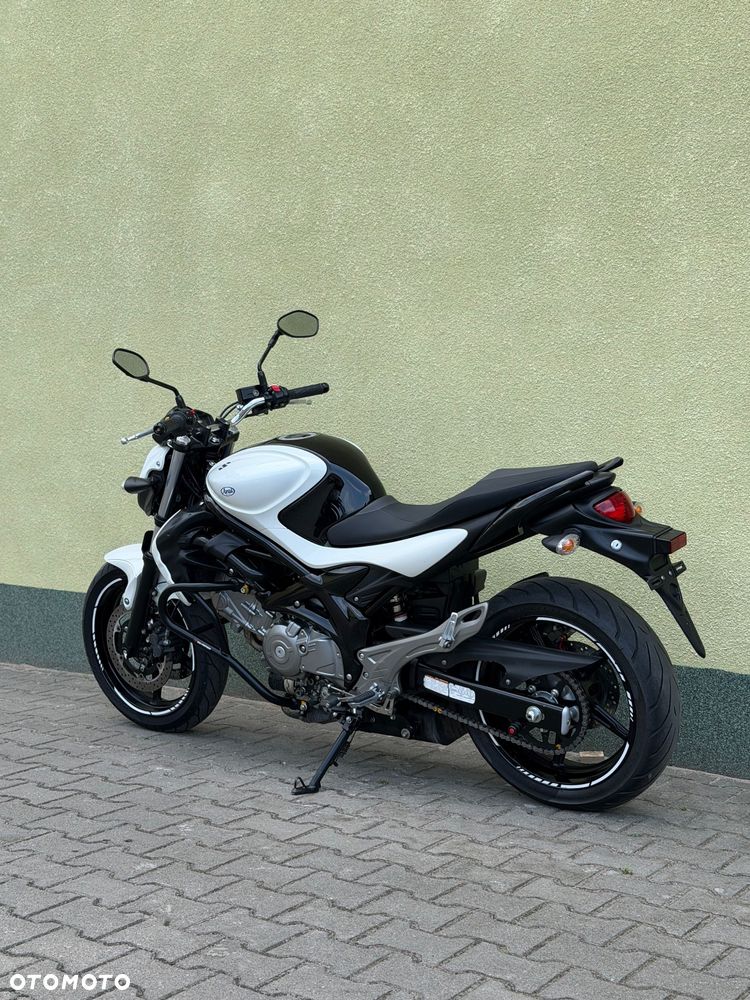 Suzuki Gladius - 19