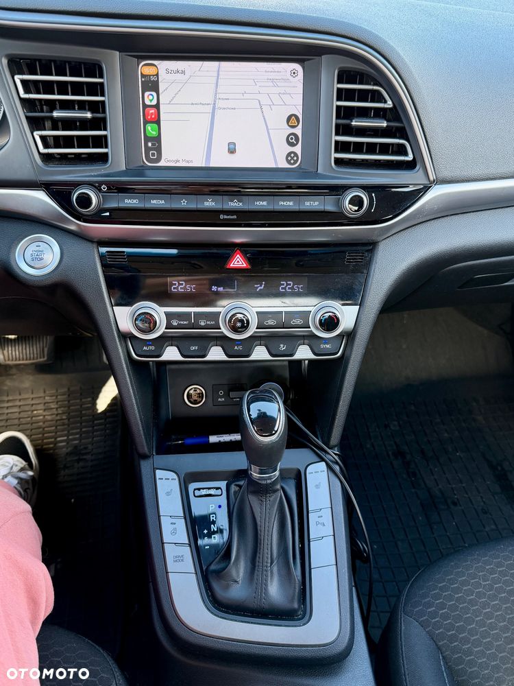Hyundai Elantra 1.6 Style - 12