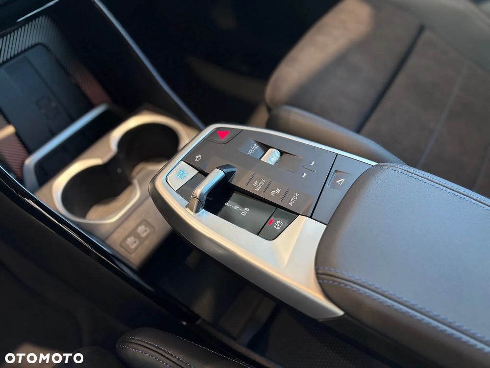 BMW iX1 eDrive20 66.5kWh M Sport Edition - 10