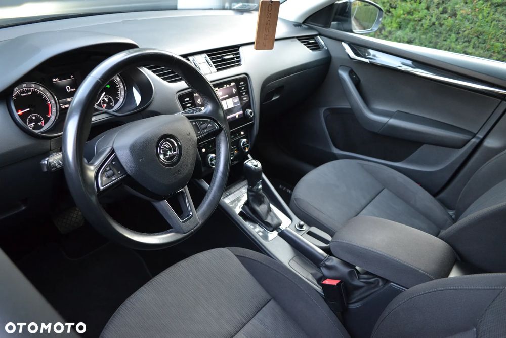 Skoda Octavia 2.0 TDI Style DSG - 11