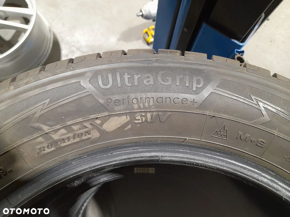 Opony zimowe Goodyear UltraGrip Performance+ SUV 215/65 17" 99V M+S - 3