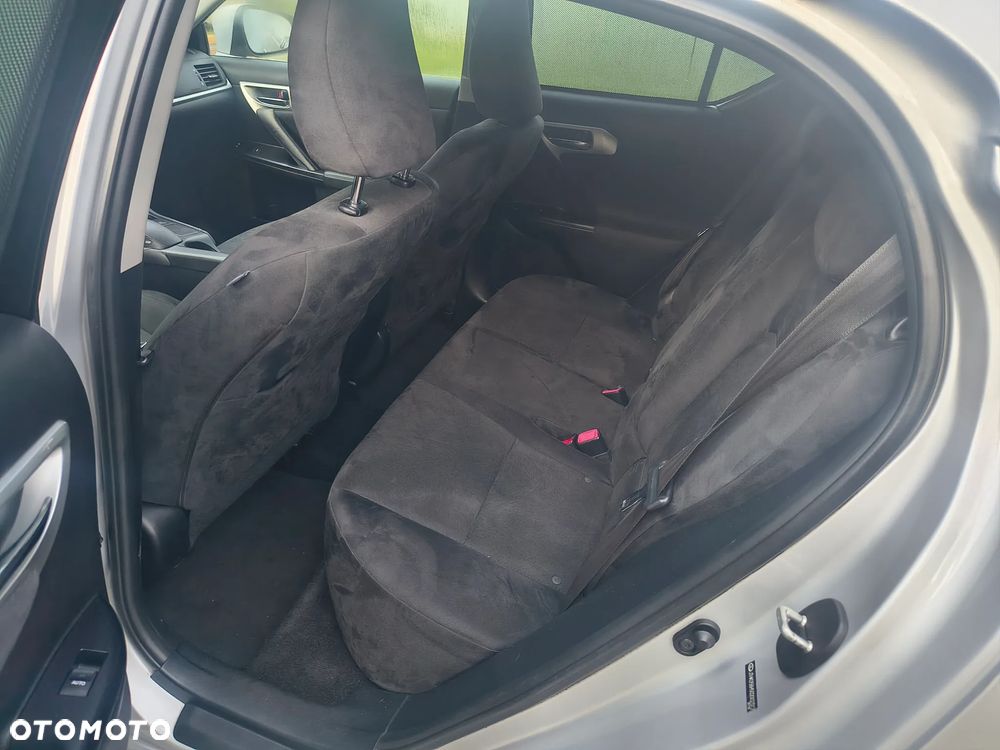 Lexus CT - 10