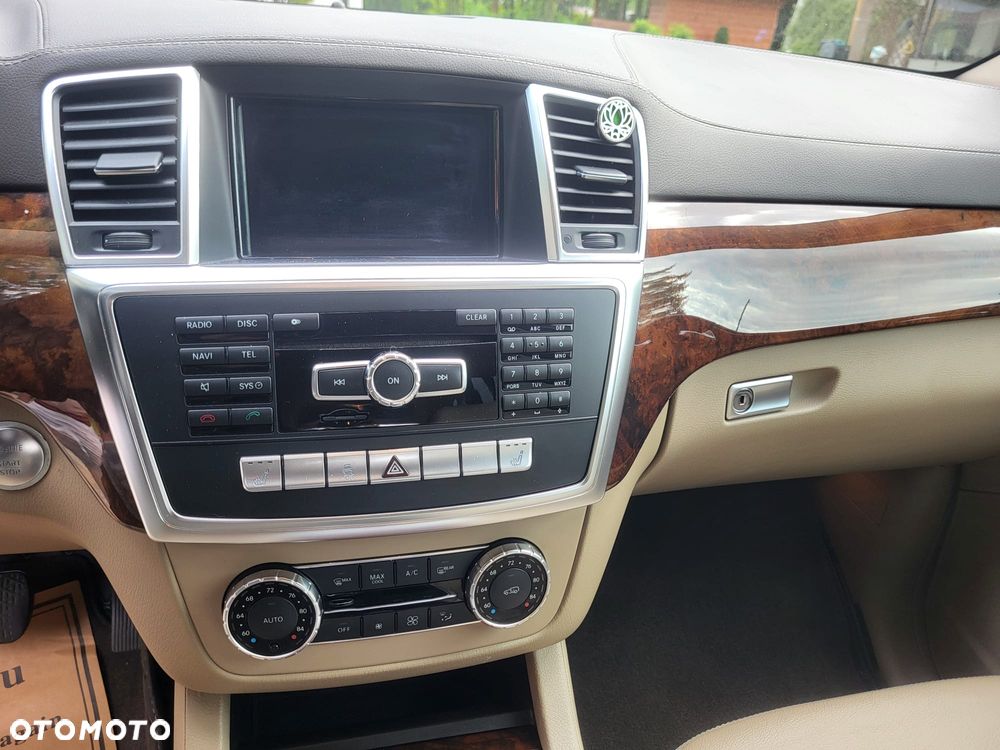 Mercedes-Benz GL - 13
