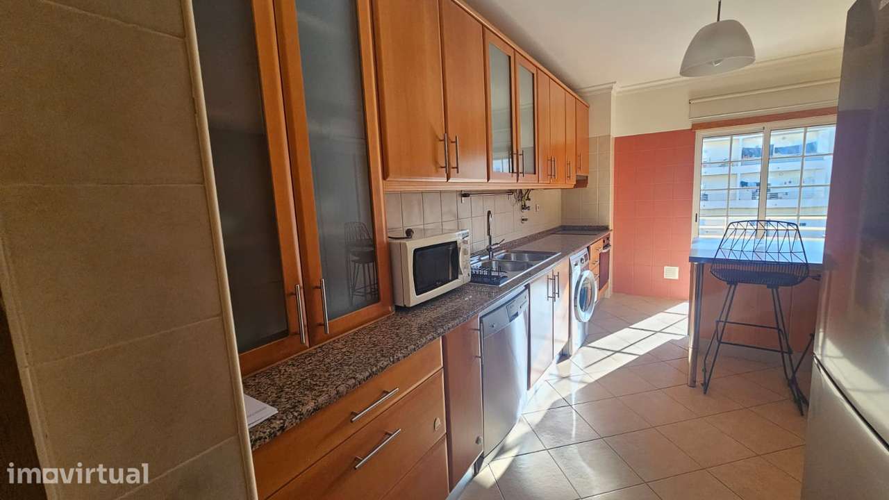 Apartamento T3 com varanda, ar condicionado e 2 casas de banho - Grande imagem: 4/16