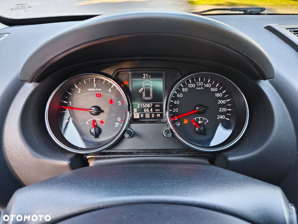Nissan Qashqai 2.0 dCi 4 x 4 DPF tekna - 25