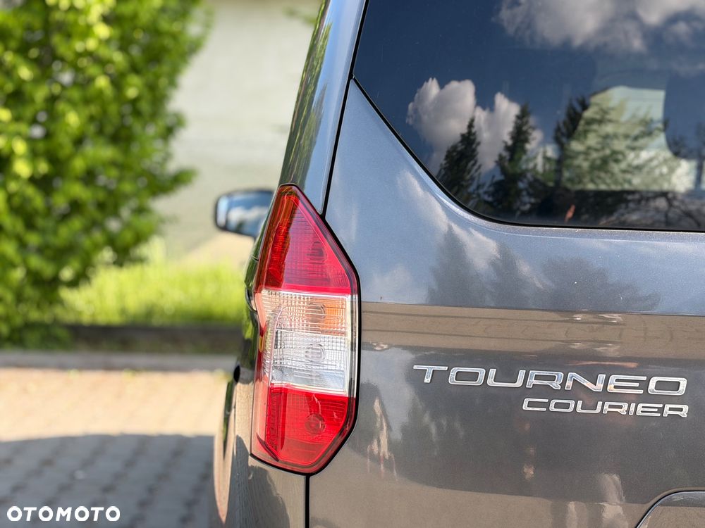 Ford Tourneo Courier 1.5 TDCi Ambiente - 8