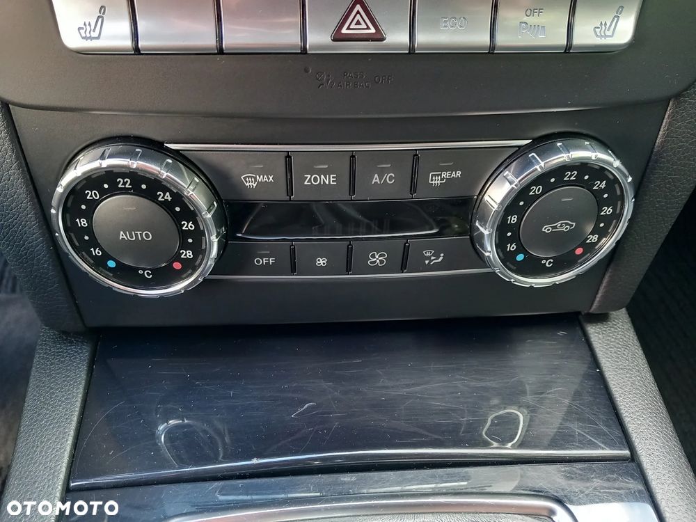 Mercedes-Benz Klasa C 180 BlueEFFICIENCY - 26