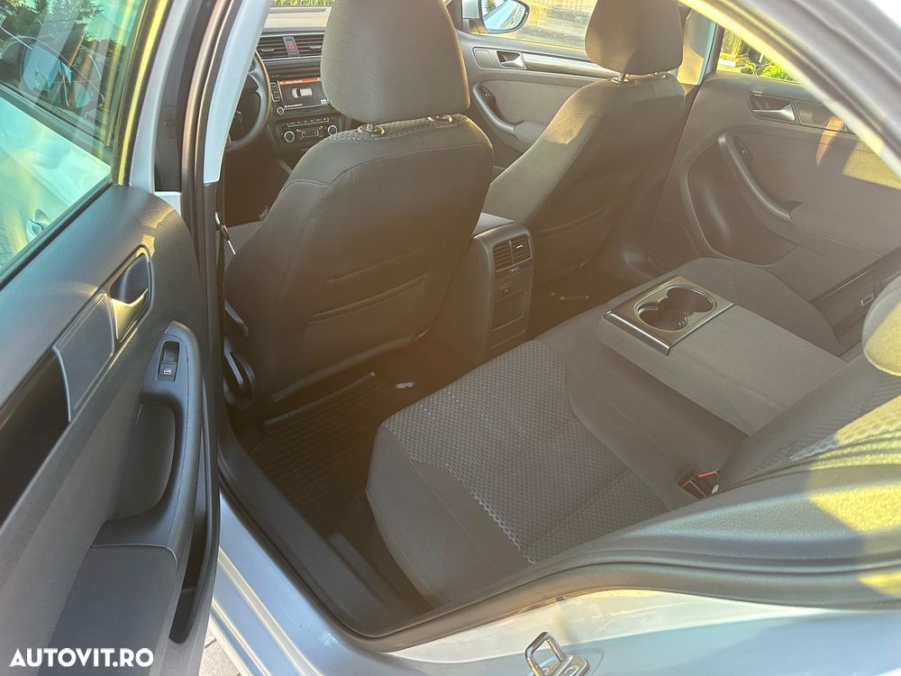 Volkswagen Jetta - 10