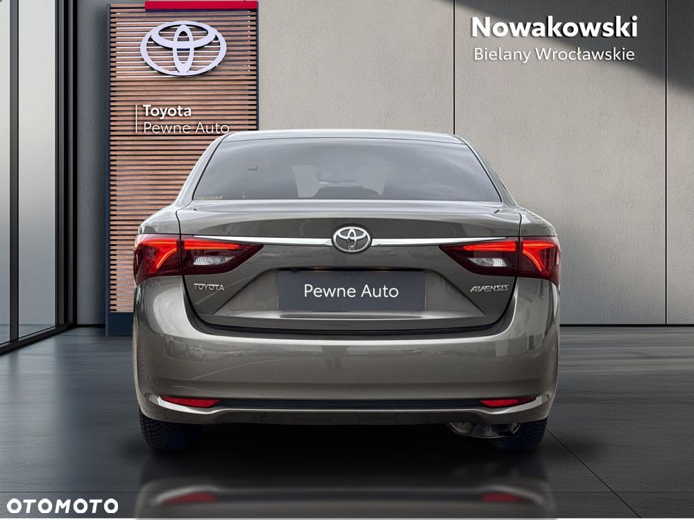 Toyota Avensis 1.8 Premium MS - 6