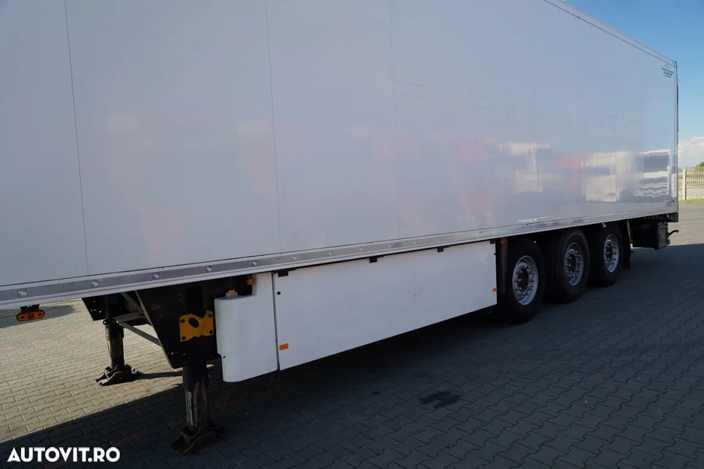 Schmitz Cargobull / REFRIGERAT / THERMO KING SLX 300 / CU CÂRLIG / AXĂ DE RIDICARE / COȘ PENTRU PALEȚI - 10