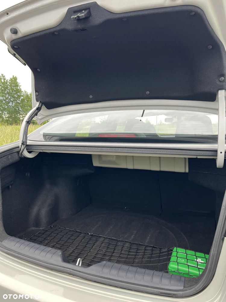 Kia Rio - 25