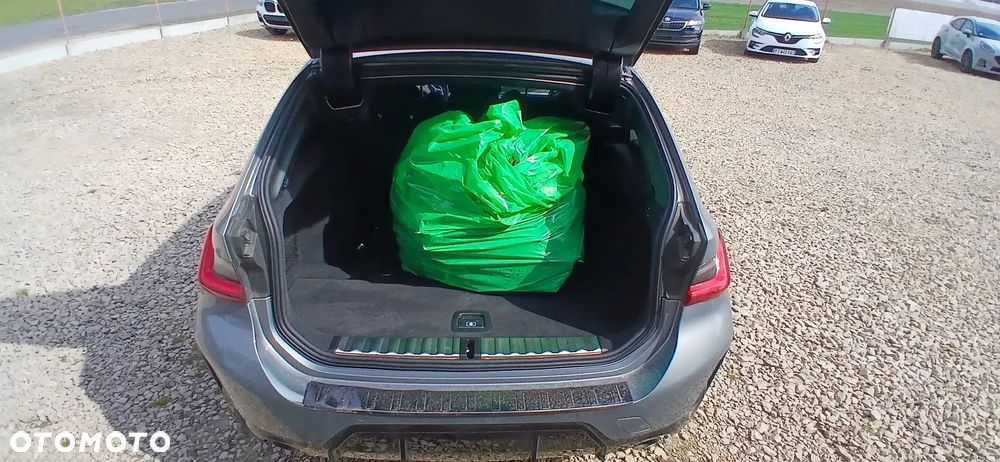 BMW Seria 3 318i M Sport - 16