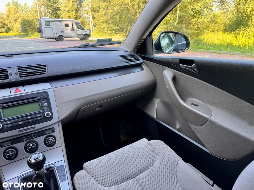Volkswagen Passat 1.9 TDI Comfortline - 27