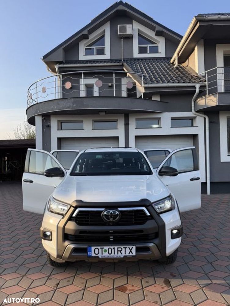 Toyota Hilux 2.8D 204CP 4x4 Double Cab AT Invincible - 1