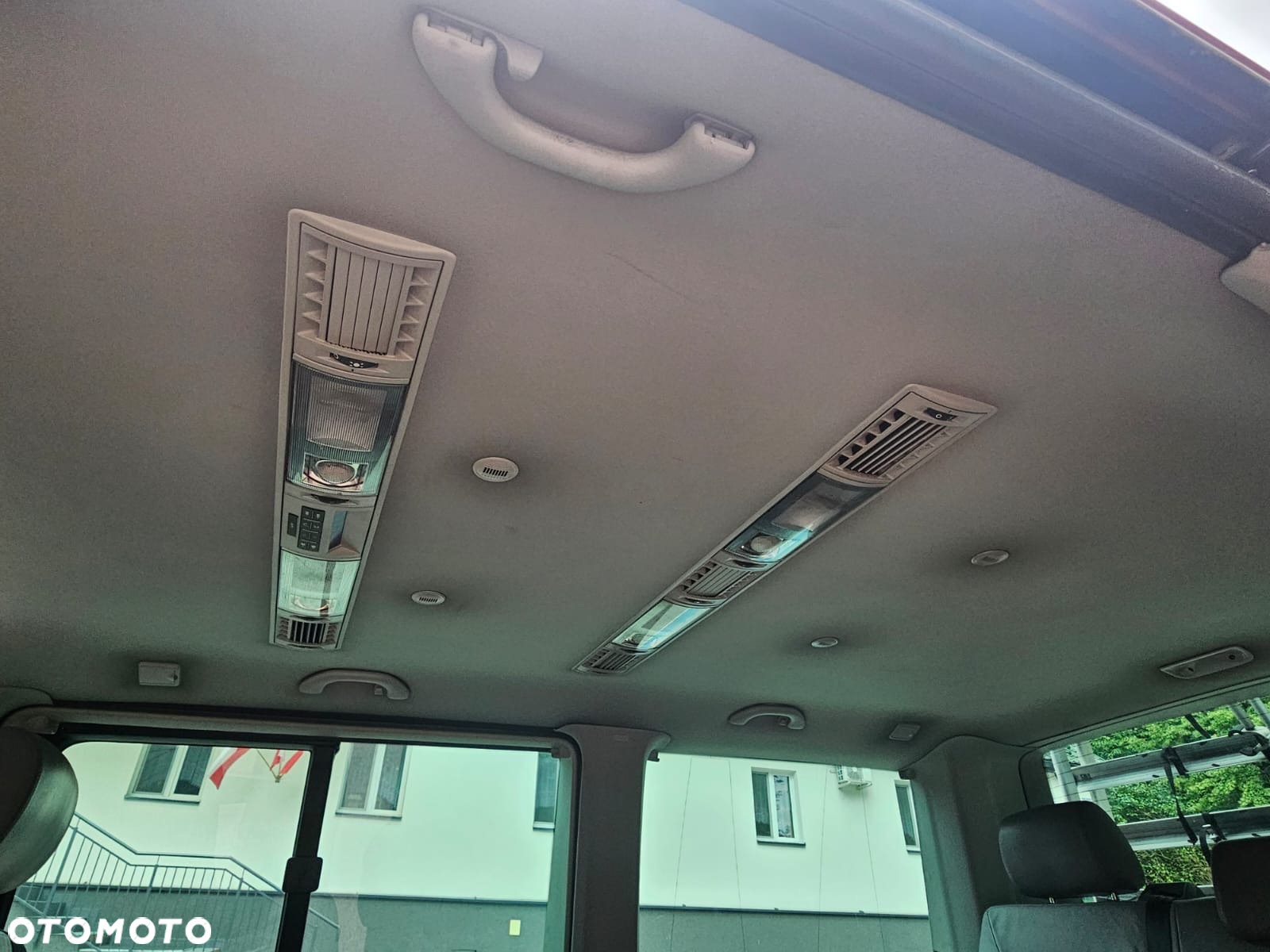 Volkswagen Multivan - 20