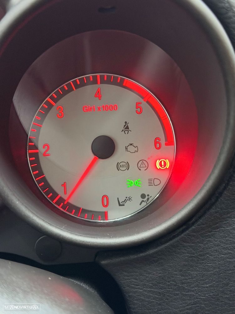 Alfa Romeo GT 1.9 JTD M-JET Distinctive - 27