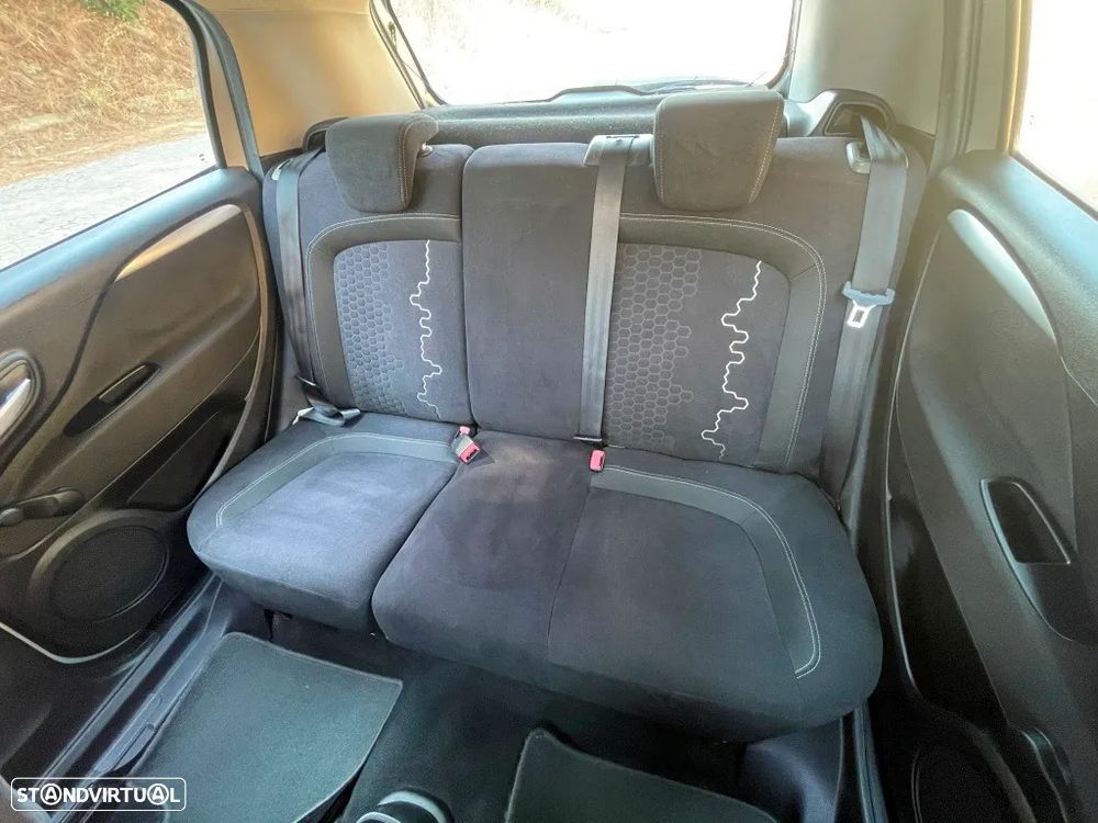 Fiat Punto 1.3 M-Jet Lounge S&S - 35