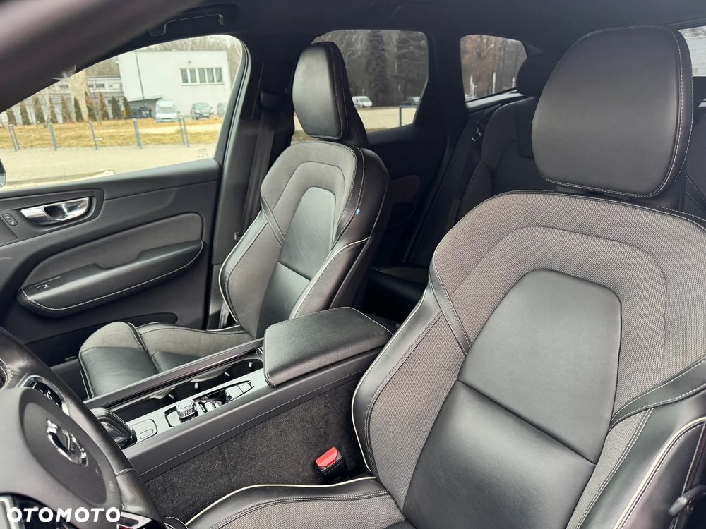 Volvo XC 60 B4 B R-Design - 15