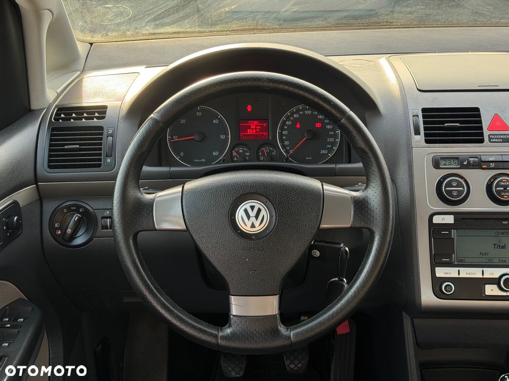 Volkswagen Touran - 25