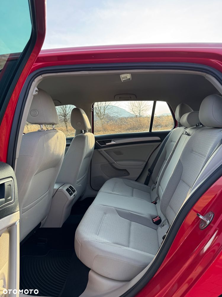 Volkswagen Golf - 36