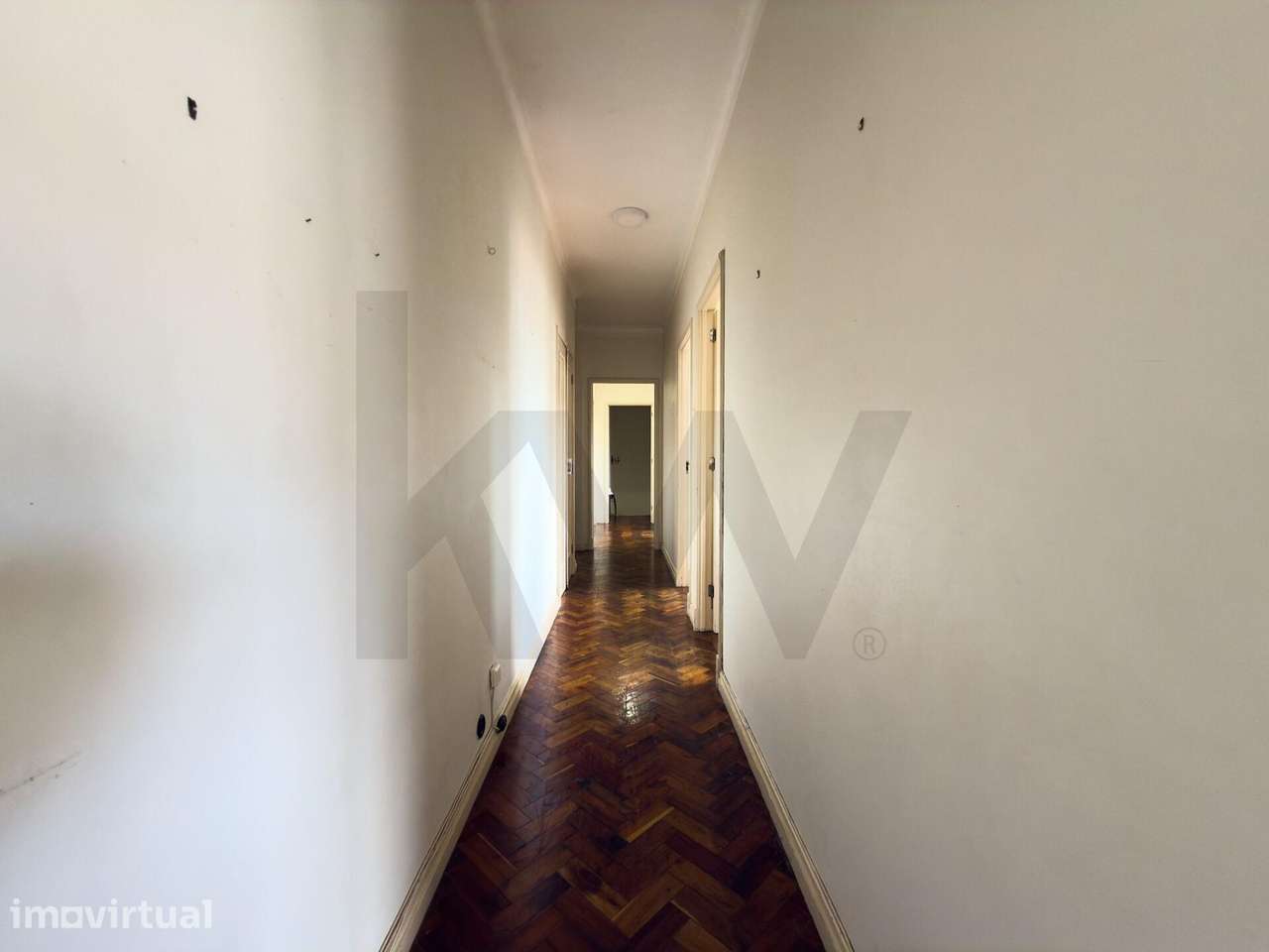 Apartamento no centro de Ponta Delgada com potencial de duplicar área - Grande imagem: 4/29