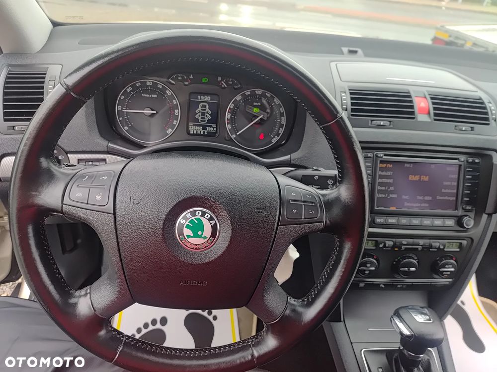 Skoda Octavia 2.0 TDI Ambiente DSG - 17