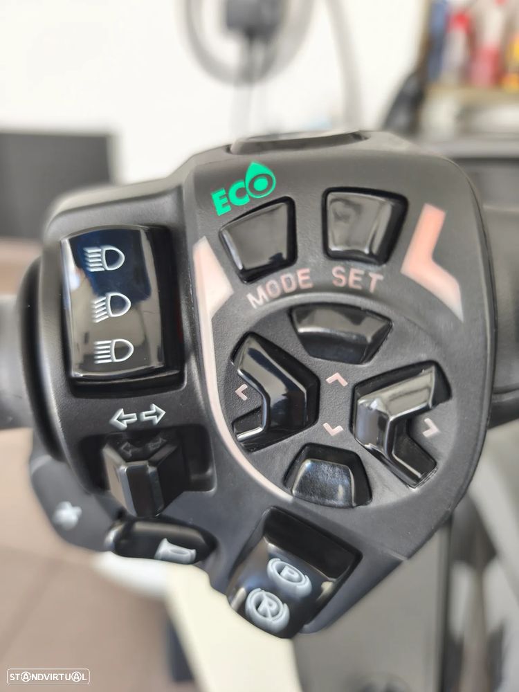 Can-Am Spyder F3 T - 11