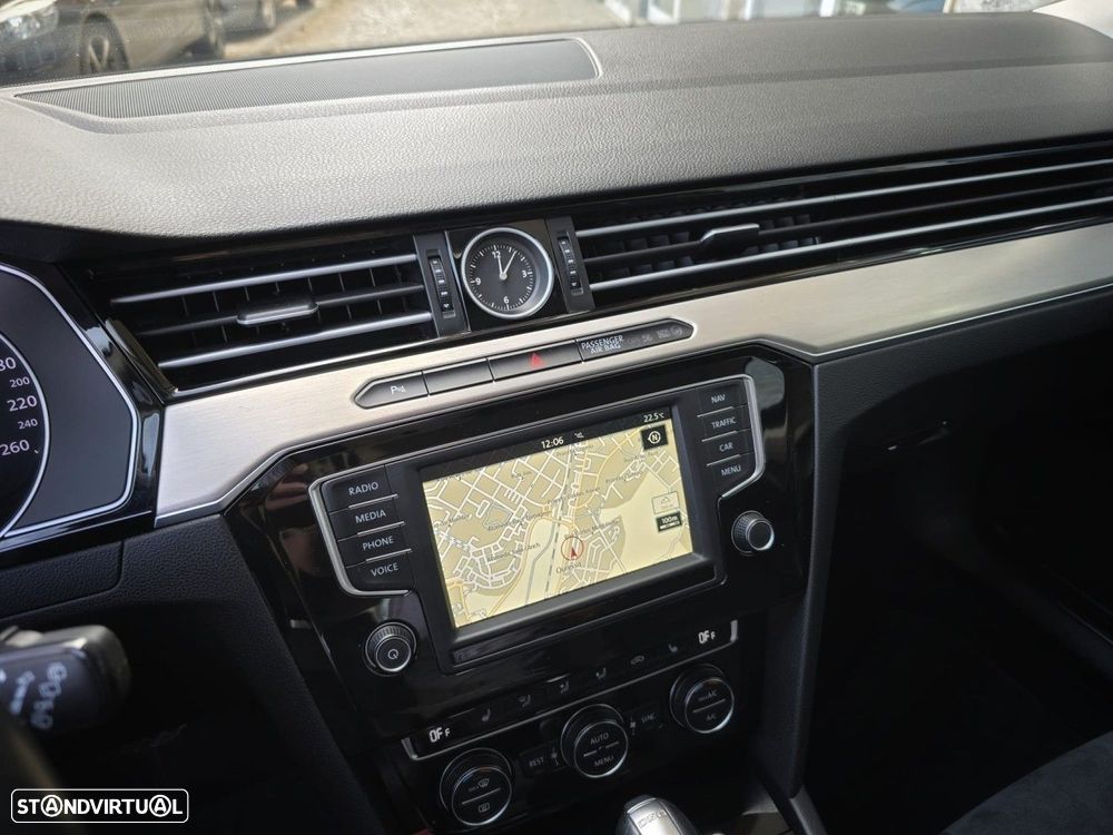 VW Passat Variant 2.0 TDi Highline DSG - 23