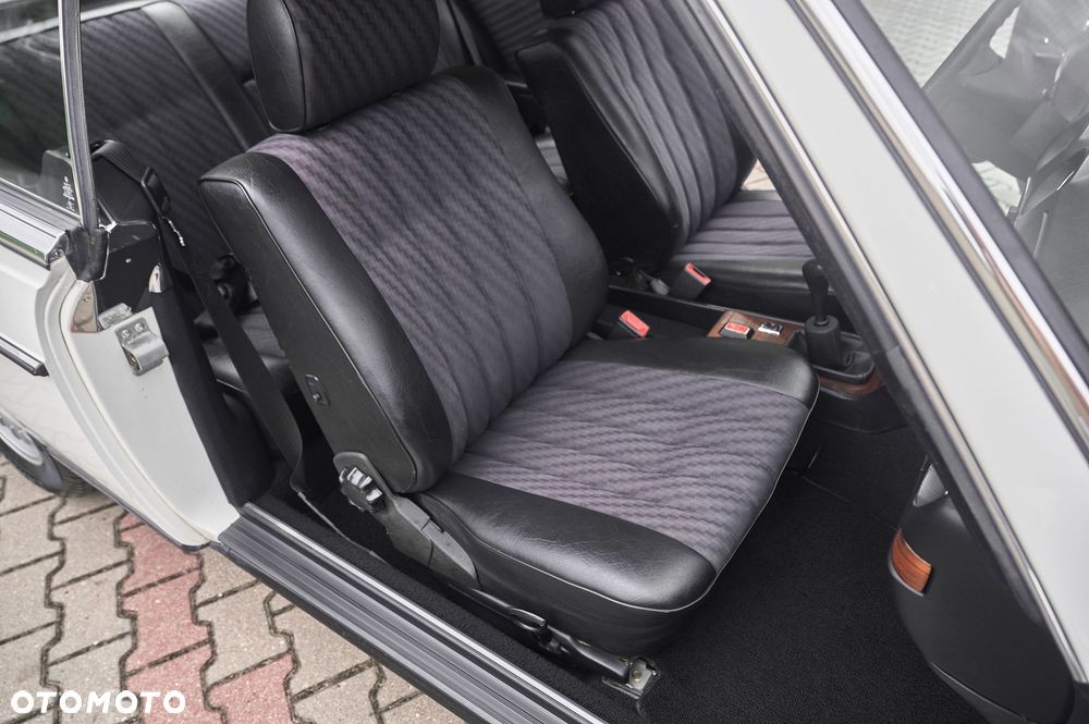 Mercedes-Benz W123 - 27