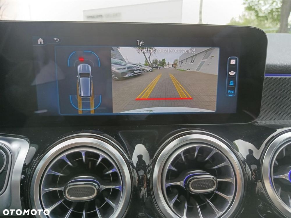 Mercedes-Benz GLB - 21