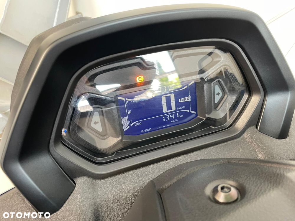 Yamaha NMAX - 11