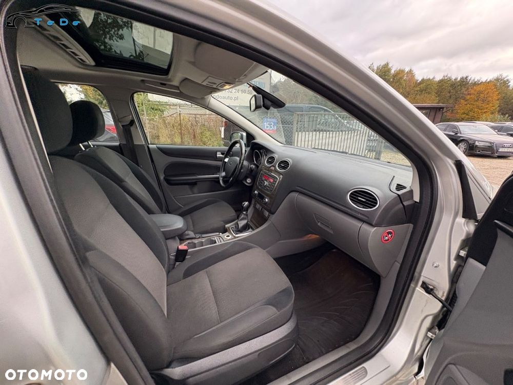 Ford Focus 1.8 FF Ghia - 28