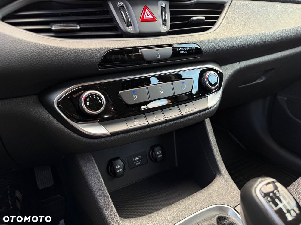 Hyundai i30 1.5 DPI Classic + - 14