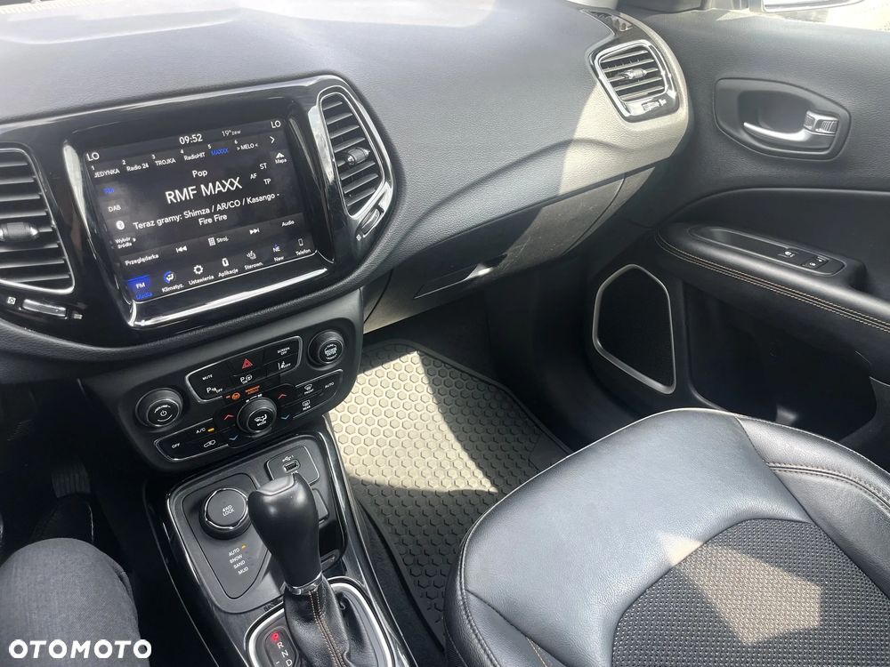Jeep Compass - 12