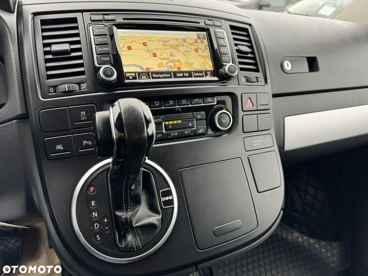Volkswagen Multivan - 13