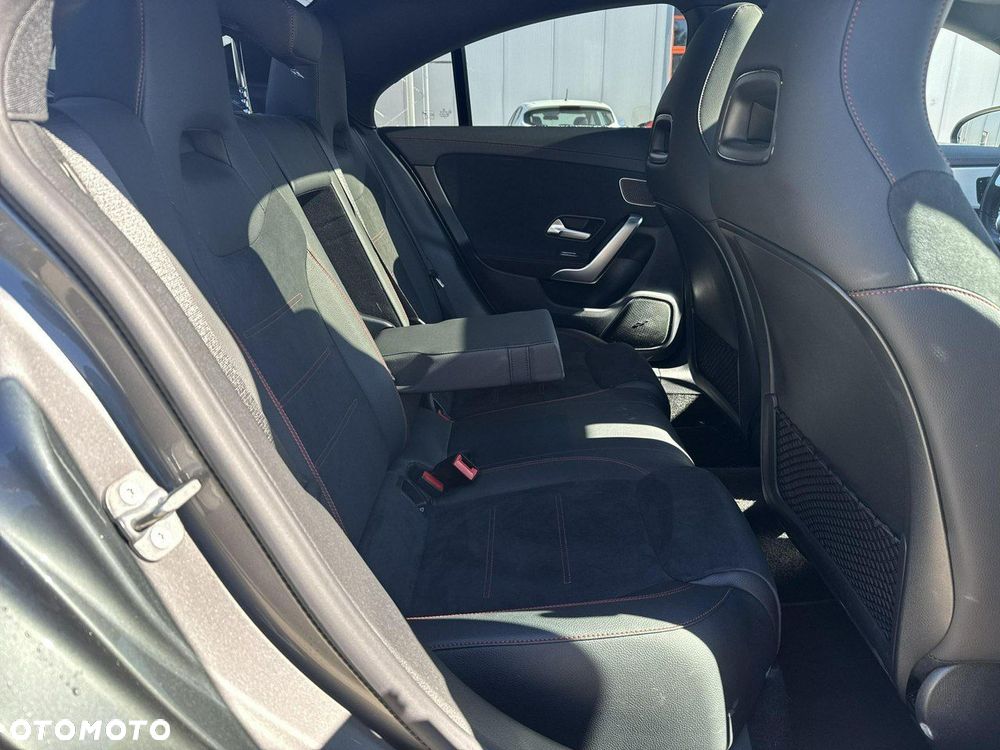 Mercedes-Benz CLA 250 4-Matic AMG Line 7G-DCT - 18