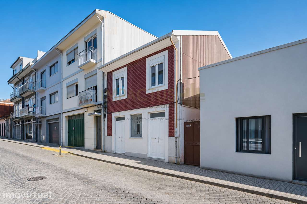 Moradia T3 com Excelente Potencial e Localização - Grande imagem: 4/40