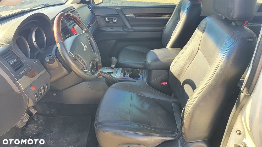 Mitsubishi Pajero 3.8 V6 Automatik Instyle - 11