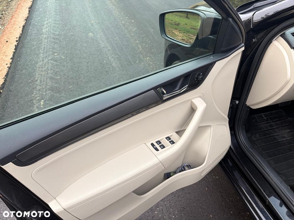 Skoda RAPID 1.0 TSI Style DSG - 18