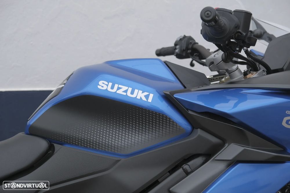 Suzuki GSX 1000 GT - 4