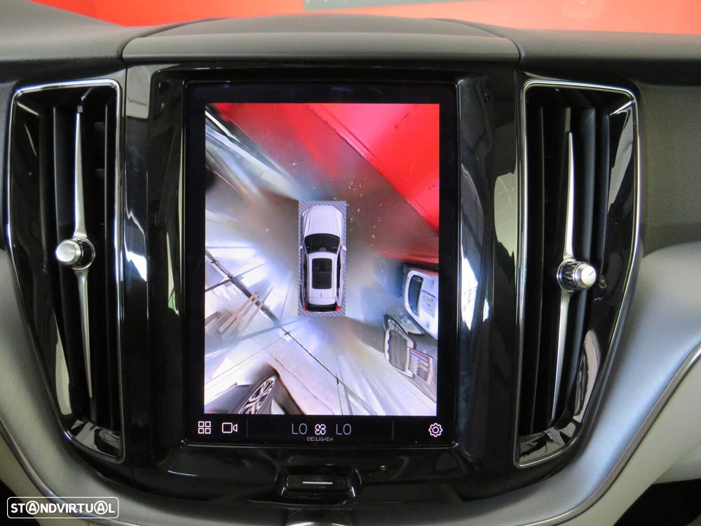 Volvo XC 60 2.0 B4 Momentum Plus - 27