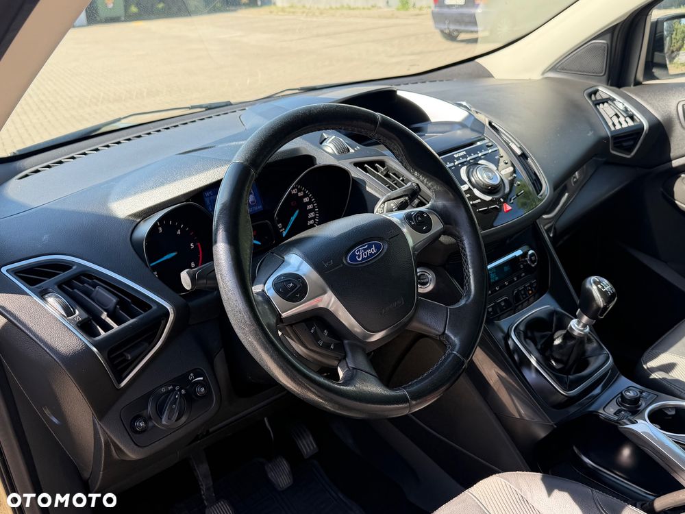 Ford Kuga 2.0 TDCi 2x4 Titanium - 12
