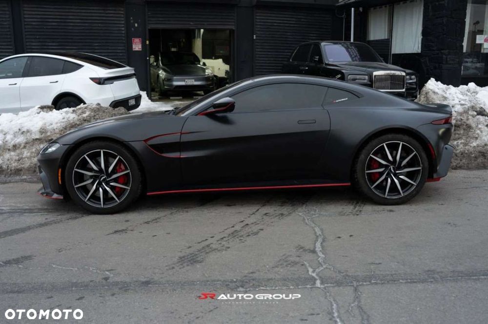 Aston Martin Vantage - 2