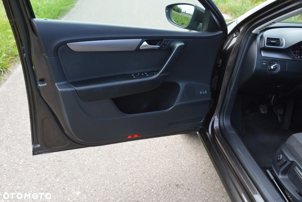 Volkswagen Passat - 16
