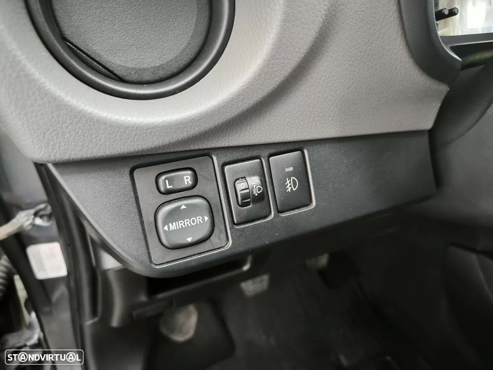 Toyota Yaris 1.4 D-4D ACtive+AC — fotografia 37